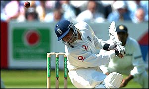 Mark Butcher  avoids a bouncer