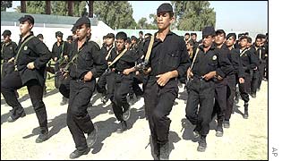 Iraqi schoolboys take part in military training exercise