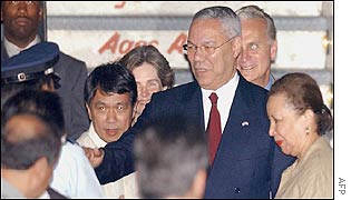 US Secretary of State Colin Powell (centre) at the Manila airport