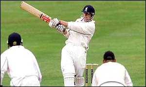 Nick Knight pulls to the boundary