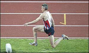 Jonathan Edwards in the triple-jump final