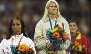 Kelly Holmes on the podium alongside Jolanda Ceplak