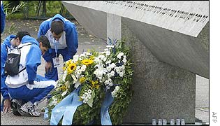 Israeli athletes at memorial to those killed in Munich