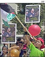 Palestinian children demonstrate for the release of Barghouti