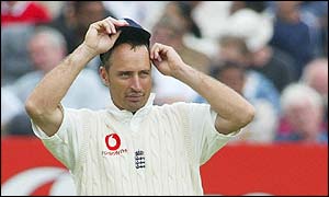 Nasser Hussain's England team take just one wicket as Dravid, Tendullkar and Ganguly  pile on the runs 