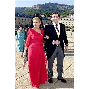 Soledad Longo and her son  Alejandro Agag