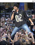 Enrique Iglesias in Times Square