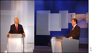 Chancellor Schroeder (right) and Mr Stoiber