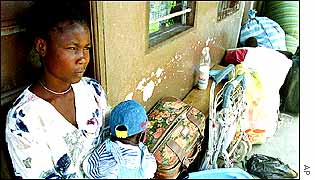 A displaced mother and child in Abidjan 