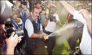 Sam Torrance sprays photographers with champagne