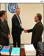 Iraqi officials hand over the dossier