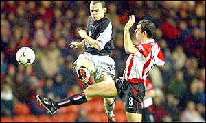 Liverpool midfielder Danny Murphy battles for the ball with Sunderland's Gavin McCann
