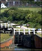 Locks by daylight   British Waterways