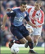 Van Bronckhorst runs clear of Holloway