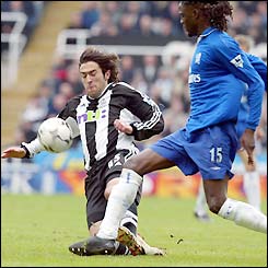 Newcastle's Hugo  Viana pushes forward against Chelsea's Mario Melchiot