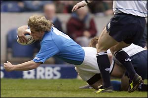 Ramiro Pez scores Italy's first try against Scotland 