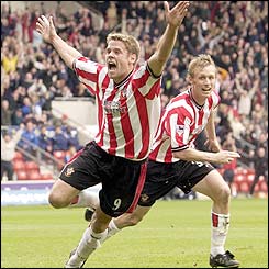 James Beattie scores Southampton's second goal against Leeds