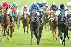 Eddie Ahern steers 5-1 joint favourite Jazz Messenger to victory in the Vodafone Live Handicap  