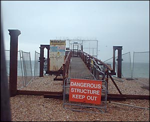 Walkway to Brighton's West Pier,  June 2003