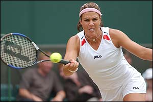 Jennifer Capriati  takes the first set 