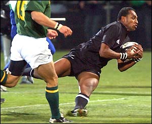 Joe Rokocoko scores New Zealand's try