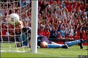 Bolton's Jussi Jaaskelainen looks on as Man Utd's Ryan Giggs' free-kick nestles in the back of his net  at Old Trafford