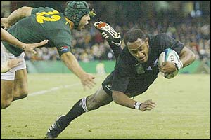  Joe Rokocoko adds a third try for  New Zealand