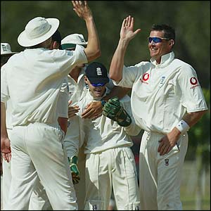  Ashley  Giles strikes to remove Otieno 