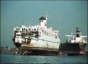 Ships at Alang