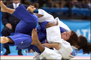 Sophie Cox defeats Elina Vavailagi Nasaudrodro  