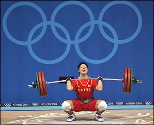 Liu Chunhong attempts a lift in the clean and jerk portion