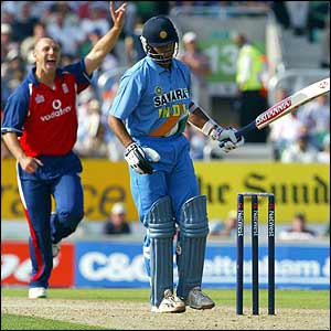 Rahul Dravid is removed by  Alex Wharf