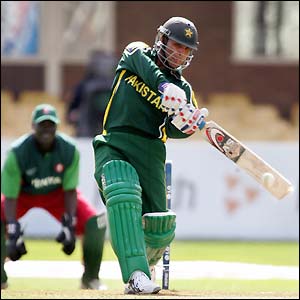 Imran Farhat finishes not out for 38