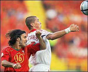 Fernando Torres beats Ricardo Carvalho in the air  