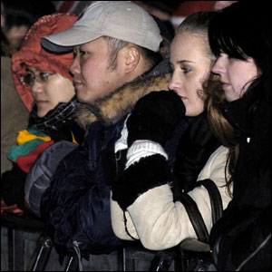 Revellers in Edinburgh observe silence for tsunami victims