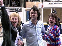 Gerard Conlon flanked by his two sisters  