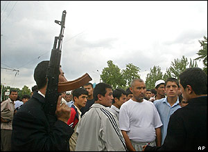 Protesters in the Uzbek town of Andijan