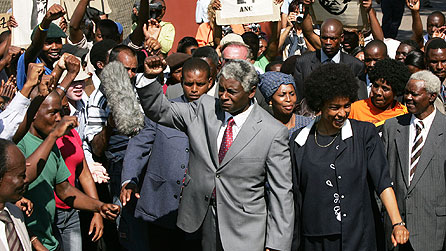 Sophie Okonedo and David Harewood in Mrs Mandela (image: BBC/Diverse)