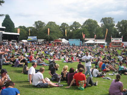 Crowds relaxing at Summer Sundae