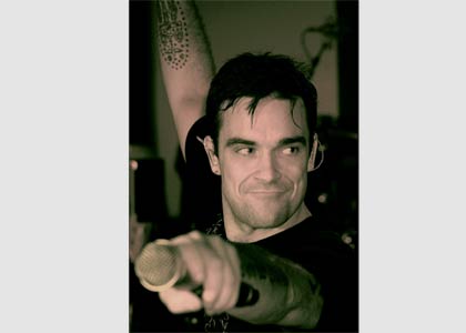Robbie Williams live at his rehearsal rooms