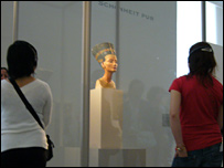 O museu afirma que o busto é muito frágil para viajar