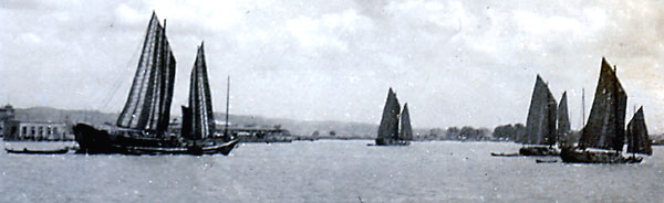 Junks on the Yangtze river  (1930s)