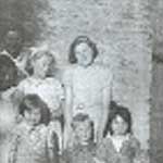 Jean Ralph (later Jeffries)(on left)in wartime Bampton Jean Ralph (later Jeffries)(on left)in wartime Bampton