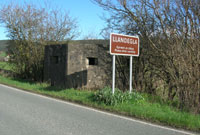 Amddiffynfa 'pill box' ger Llandegla.  Hawlfraint Medwyn Parry.
