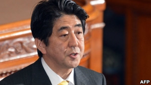 安倍晋三在参议院内接受质询时发言(1/2/2013)