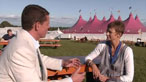 Rhun Ap Iorwerth yn siarad gyda Rhian Staples