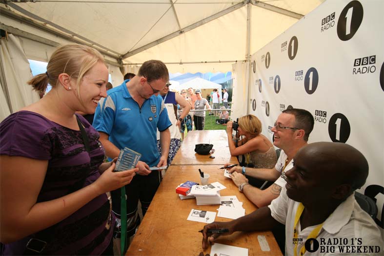 Signing sessions with Judge Jules