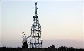 Picture: Juxtaposition of old and new technologies by tnwk