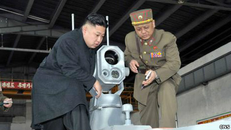 金正恩視察人民軍尖端武器