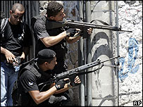 Polícia se prepara para operação no Complexo do Alemão, Rio de Janeiro (Foto arquivo)